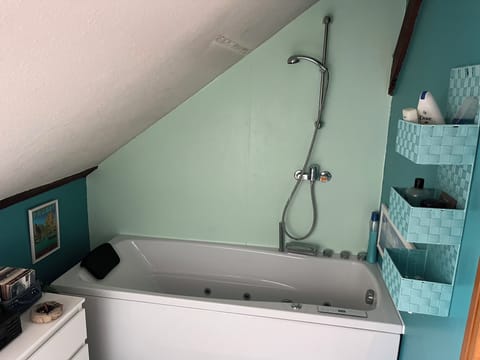 Jetted tub, hair dryer, towels, soap