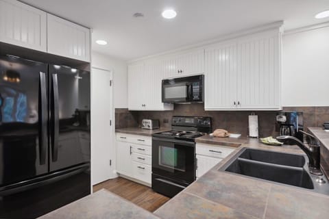 charter-c1305-0463_54115888600_o