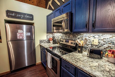Fully stocked kitchen with granite counters & charming Smoky Mountain style