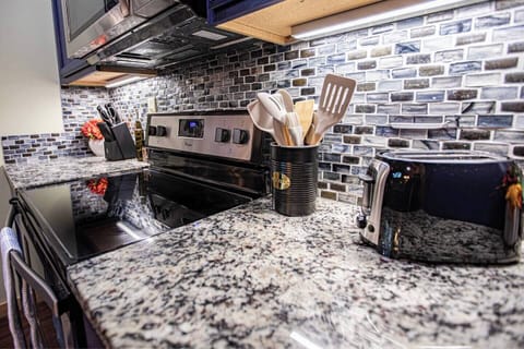 Full size ST appliances for your convenance.