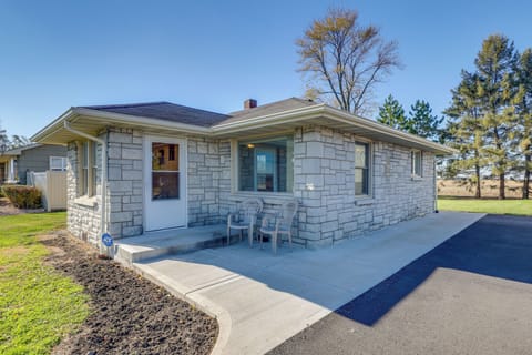 Francesville Vacation Rental | 2BR | 1BA | 1 Step to Enter | 1,000 Sq Ft