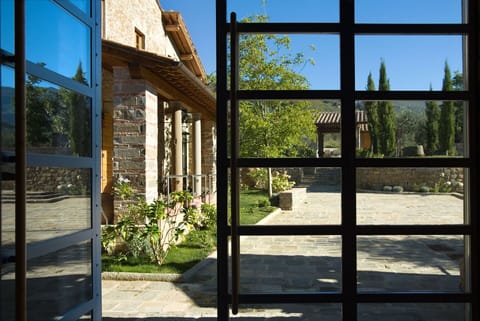 Activities, Amenities, Balcony / Terrace / Patio, Building Exterior, Facilities, Garden, Hot Tub, Pool, Room Detail, Shopping, Spring, Summer