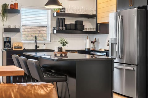 Extra Seating at the Kitchen Island