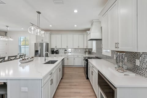 Glimmer's kitchen offers quartz counter tops and stainless steel appliances!