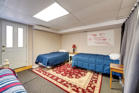 Lower Living Room | 2 Twin Beds | 1 Queen Daybed