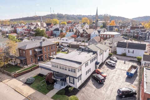 Welcome to The Grand Elm Suite 1!