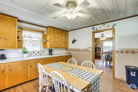 Kitchen | Dining Table | Coffee Maker