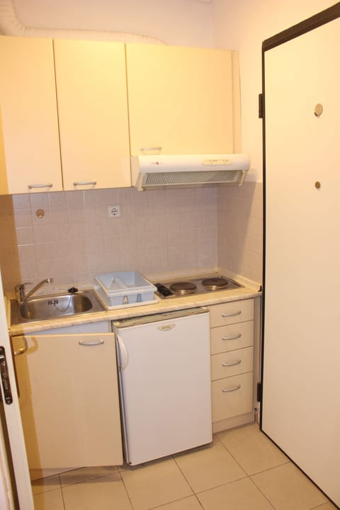 Fridge, oven