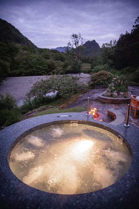 views up the valley to the Jaws of Borrowdale