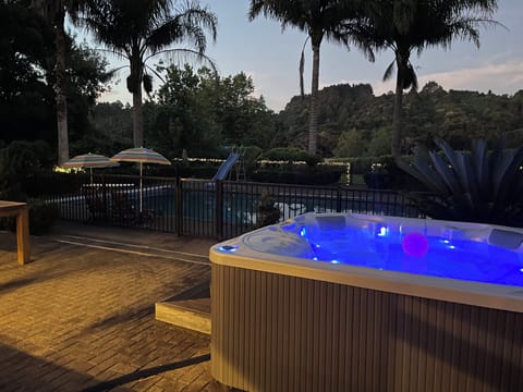 Luxurious Hotspring Flair Spa Pool for 6 people