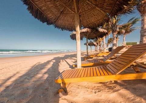 Beach nearby, sun loungers, beach towels