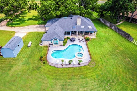Your PRIVATE outdoor pool in a 3 ACRE yard !!