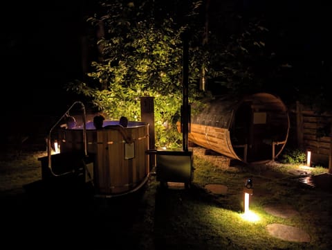 Outdoor spa tub