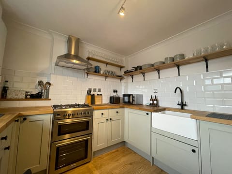 The modern kitchen is kitted out with quality appliances and has everything that you need to cook during your self catering holiday in Keswick