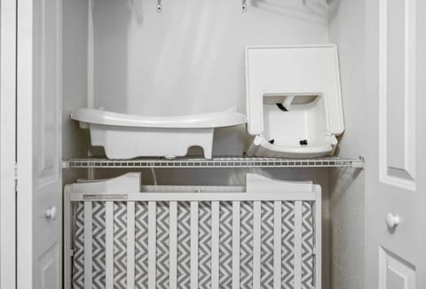 Make traveling with little ones easy with a convenient baby bath and seat, ensuring comfort and care for your child during your stay.