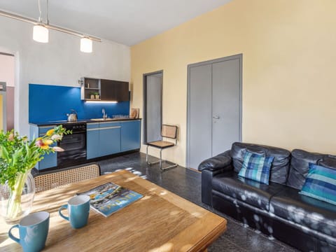 Couch, Picture Frame, Table, Furniture, Property, Plant, Azure, Television, Interior Design, Wood