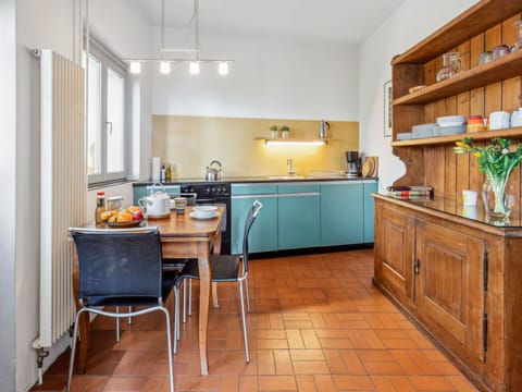 Cabinetry, Countertop, Furniture, Property, Kitchen, Building, Kitchen Appliance, Wood, Interior Design, Floor