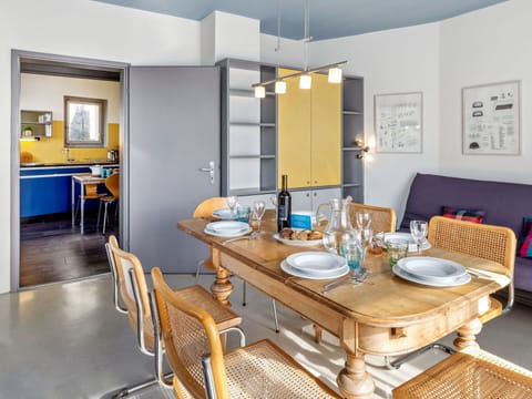 Table, Furniture, Property, Chair, Tableware, Wood, Interior Design, Kitchen & Dining Room Table, Couch, Picture Frame