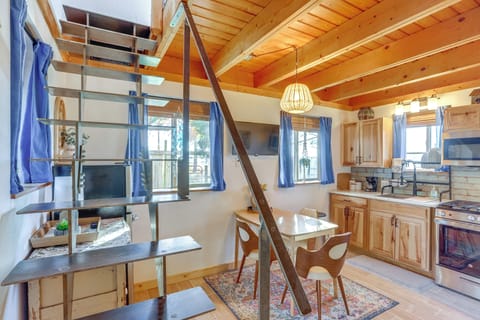 Studio | Dining Area | Dishware/Flatware Provided | 1st Floor