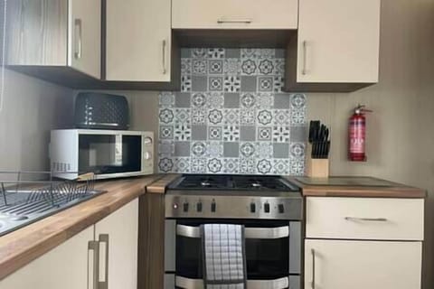 Gas Stove and Electric Oven Microwave and Toaster