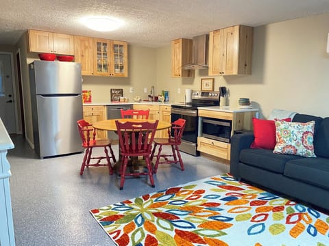 Equipped Kitchen Including Dishwasher & Microwave