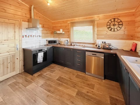 Kitchen area | Coo Lodge - Stag and Coo Holidays, Falkirk