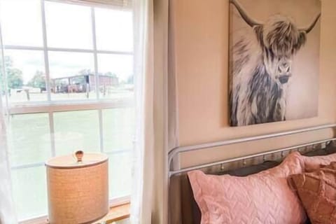 15d1c742 565b 46c1 8dc4 af822dd1b58b