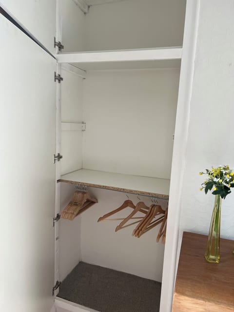 Bedroom 1 / Kingsize Bedroom with luxury linen, duvets and pillows.