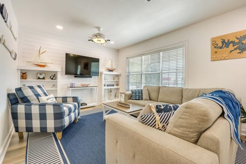 Canyon Lake Vacation Rental | 3BR | 1BA | 1,083 Sq Ft | Stairs to Enter