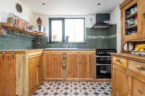 A8520df9 fd8f 4d35 ba5c 80a36337a0d2