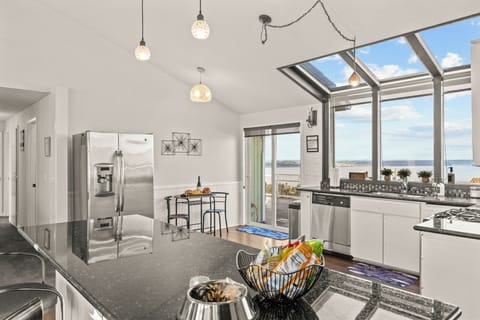 Meal prep is a breeze in the fully equipped Chef's Kitchen with Stainless Steel appliances, 4-slice toaster, blender, spices, kitchen knives, olive oil, sea salt & pepper grinders