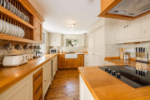 Well-equipped kitchen