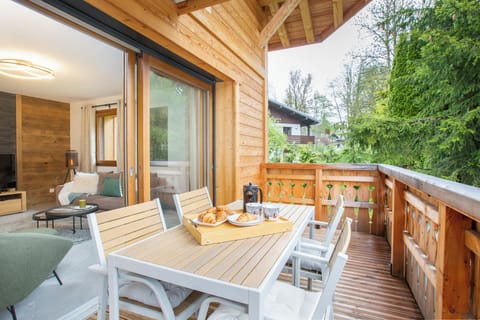 Large balcony with space for 6 to eat outside.