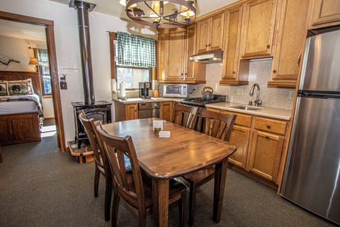 Franciscan 29 - Dining Area