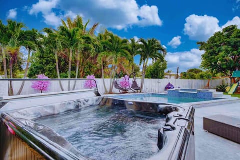 Outdoor spa tub