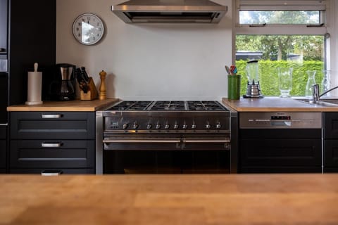 Oven, stovetop, dishwasher, coffee/tea maker