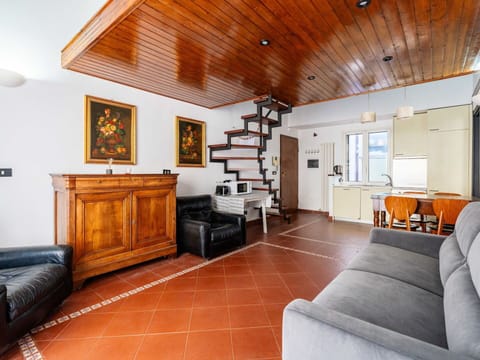 Water, Property, Plant, Building, Azure, Sky, Window, Swimming Pool, Urban Design, Leisure