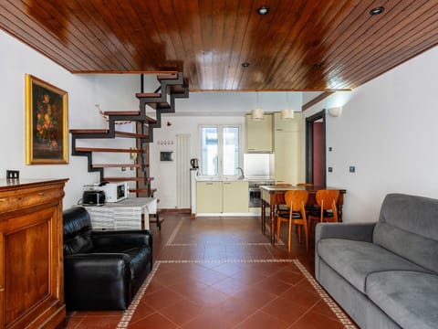 Water, Property, Plant, Building, Azure, Sky, Window, Swimming Pool, Urban Design, Leisure