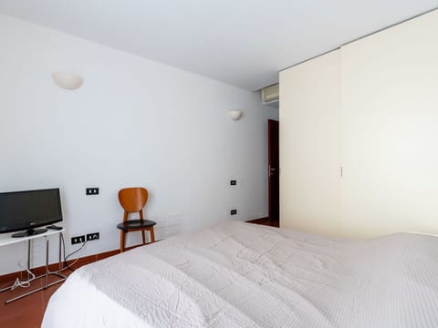 Water, Property, Plant, Building, Azure, Sky, Window, Swimming Pool, Urban Design, Leisure