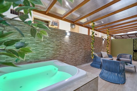 Indoor spa tub