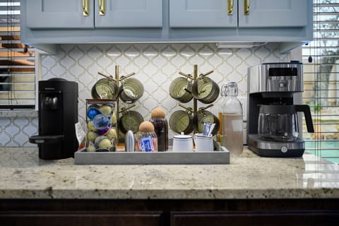 Cozy retreat with the perfect perk – enjoy your morning brew with our complimentary coffee makers!