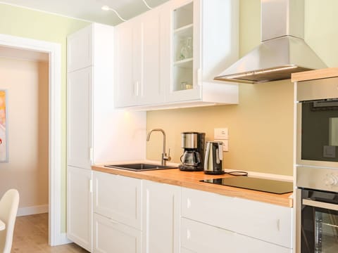 Plant, Sky, Cloud, Building, Window, Land Lot, Interior Design, Urban Design, Residential Area