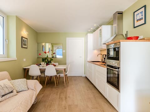 Plant, Sky, Cloud, Building, Window, Land Lot, Interior Design, Urban Design, Residential Area