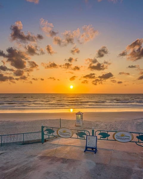 Beach nearby, sun loungers, beach towels