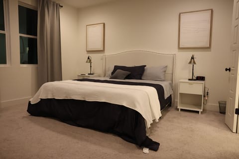 Space Room with Private Bath