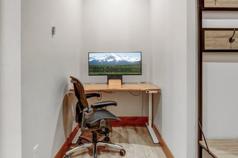 Sit/Stand Desk with Monitor and Keyboard