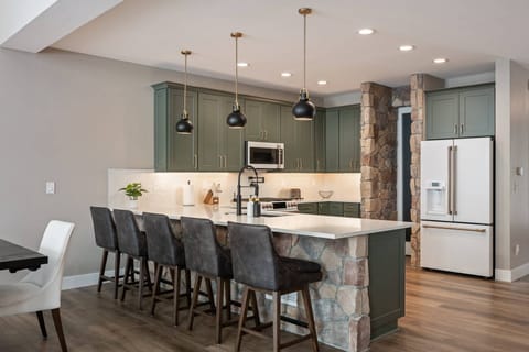 Cook delicious meals for breakfast, lunch, and dinner in this fully equipped kitchen.