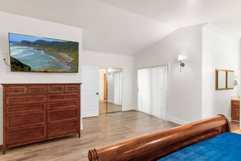 Bedroom #1 King Bed (upper level)