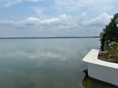 right side water front