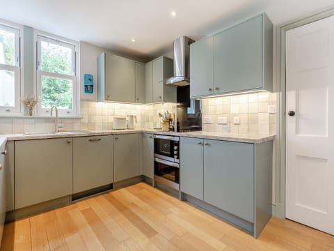 Kitchen | Achomraich, Kyle